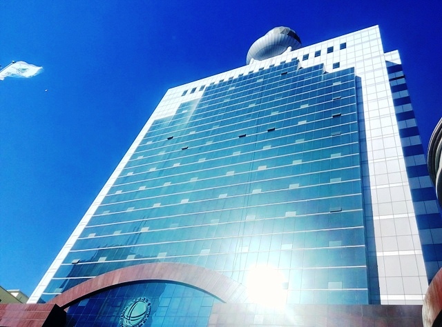 我公司為陽(yáng)泉市供電分公司更換幕墻玻璃
