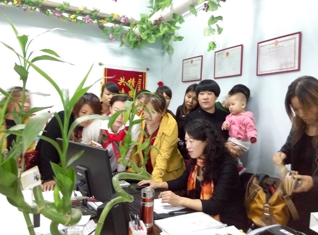 2016年10月14日我司員工在市家政協(xié)會(huì)進(jìn)行晉升